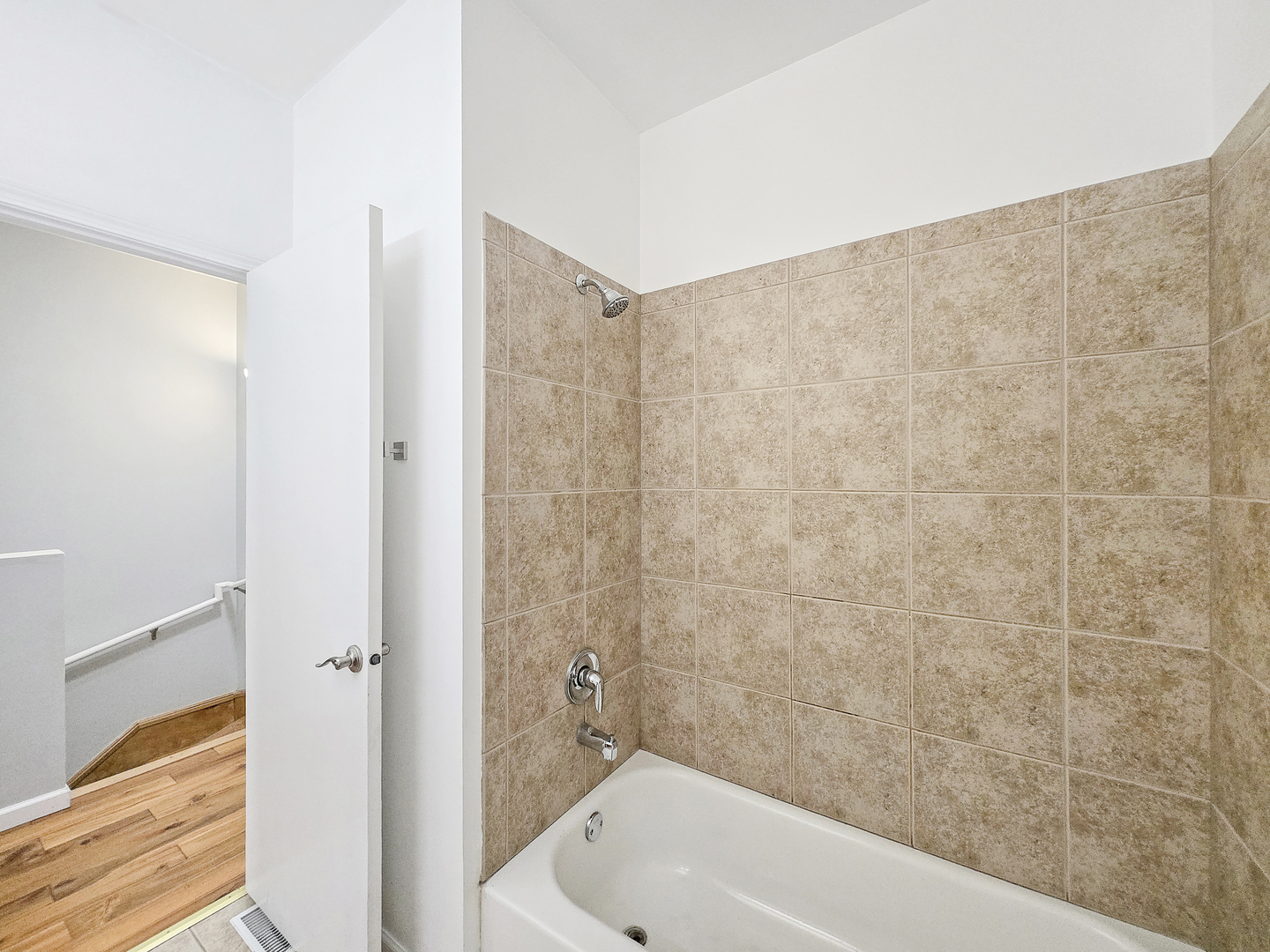 2415 W 32nd Place Property Photo 21