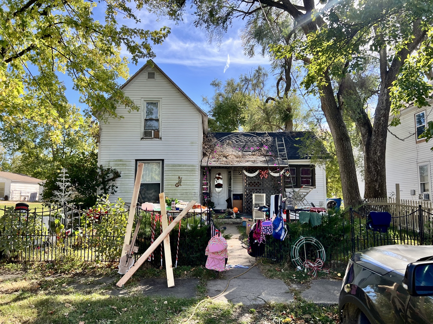 843 E Seminary Avenue Property Photo 1