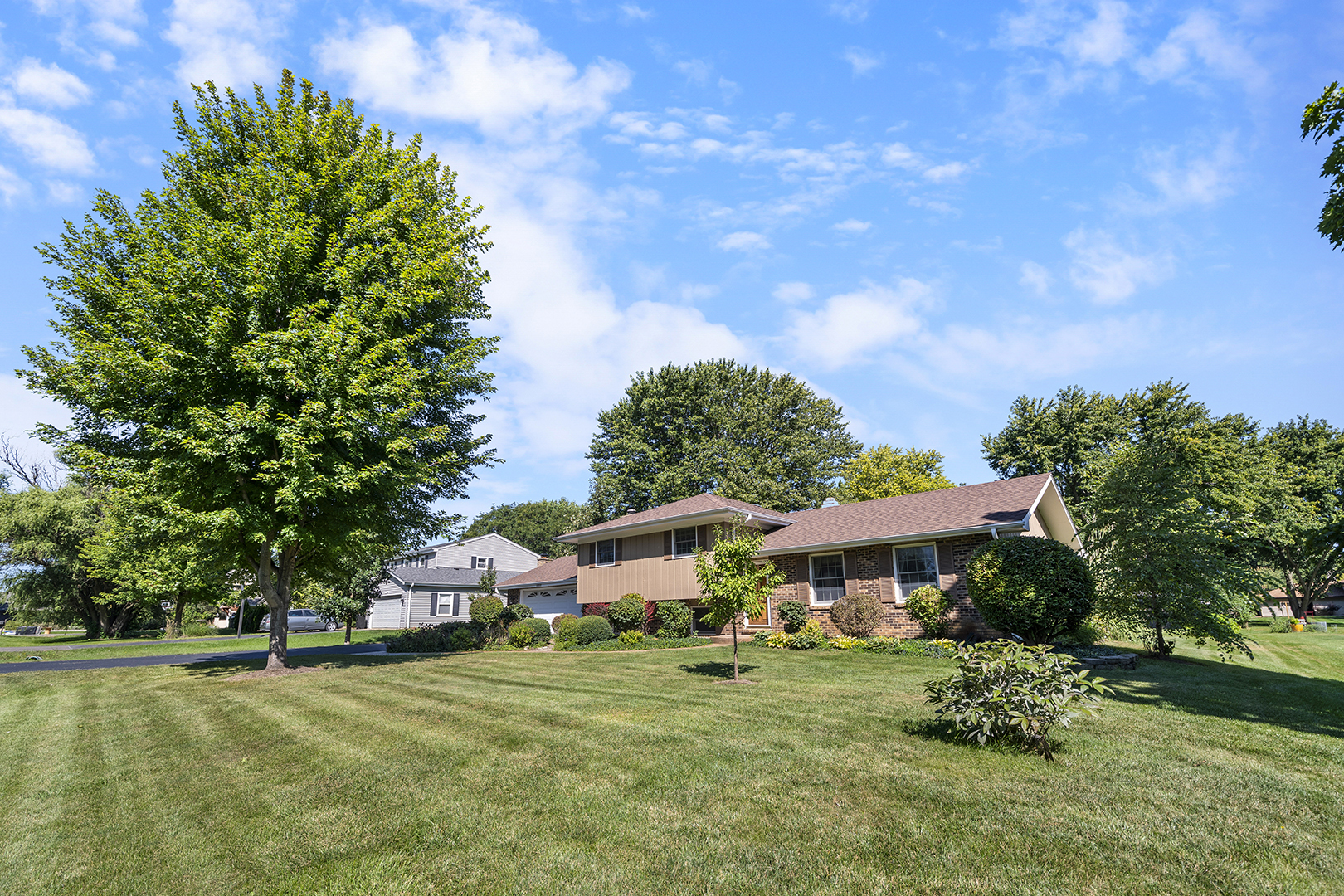 29w316 Andermann Drive Property Photo 1