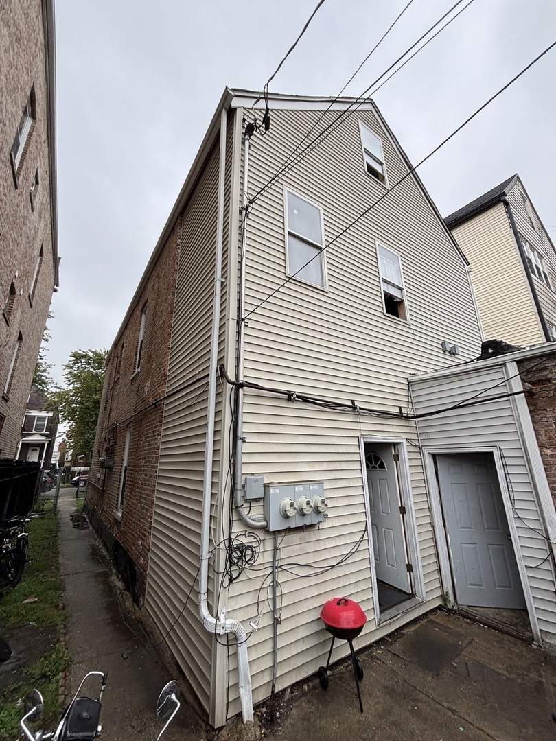 2541 S Springfield Avenue Property Photo 6