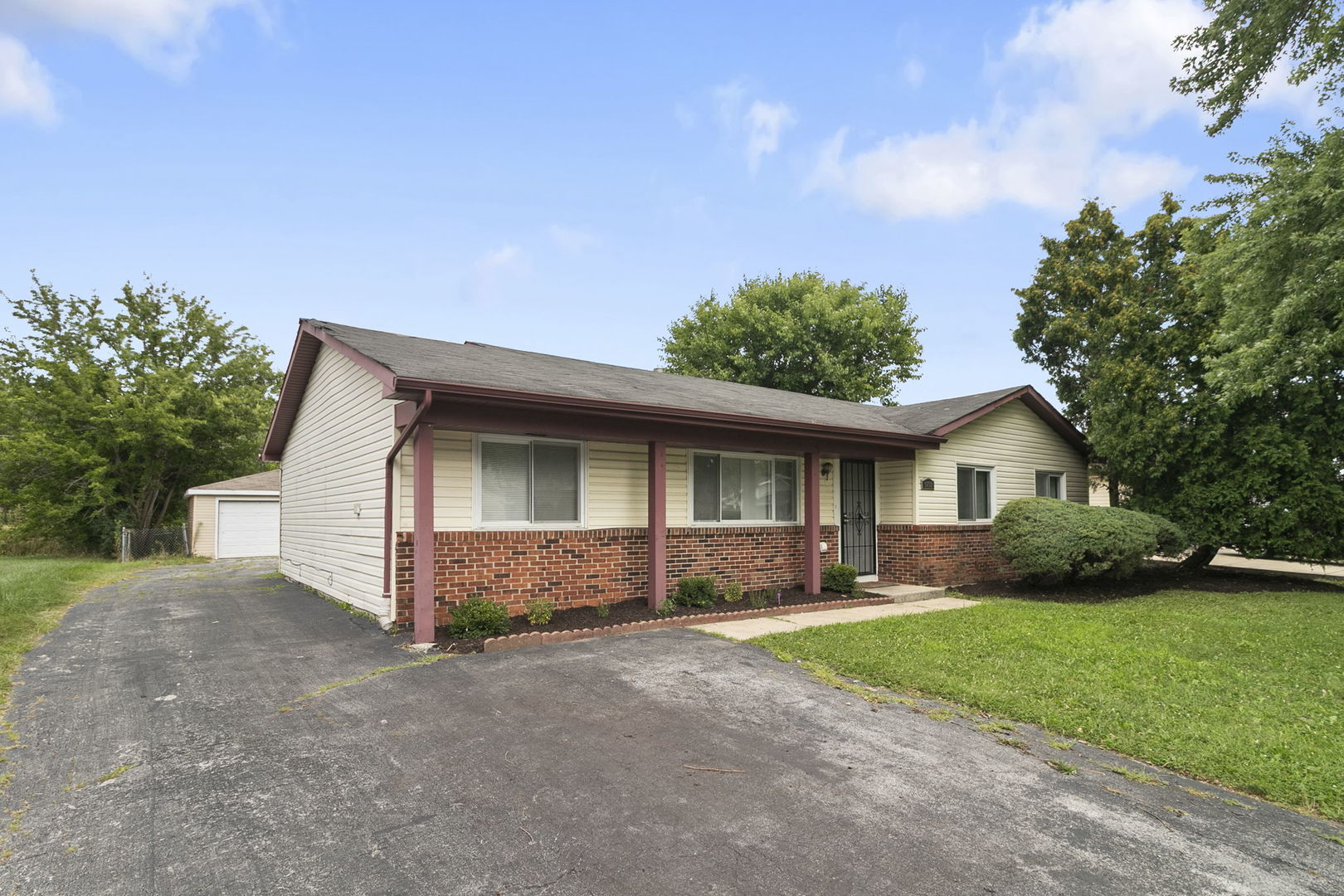 5838 Woodgate Drive Property Photo 1