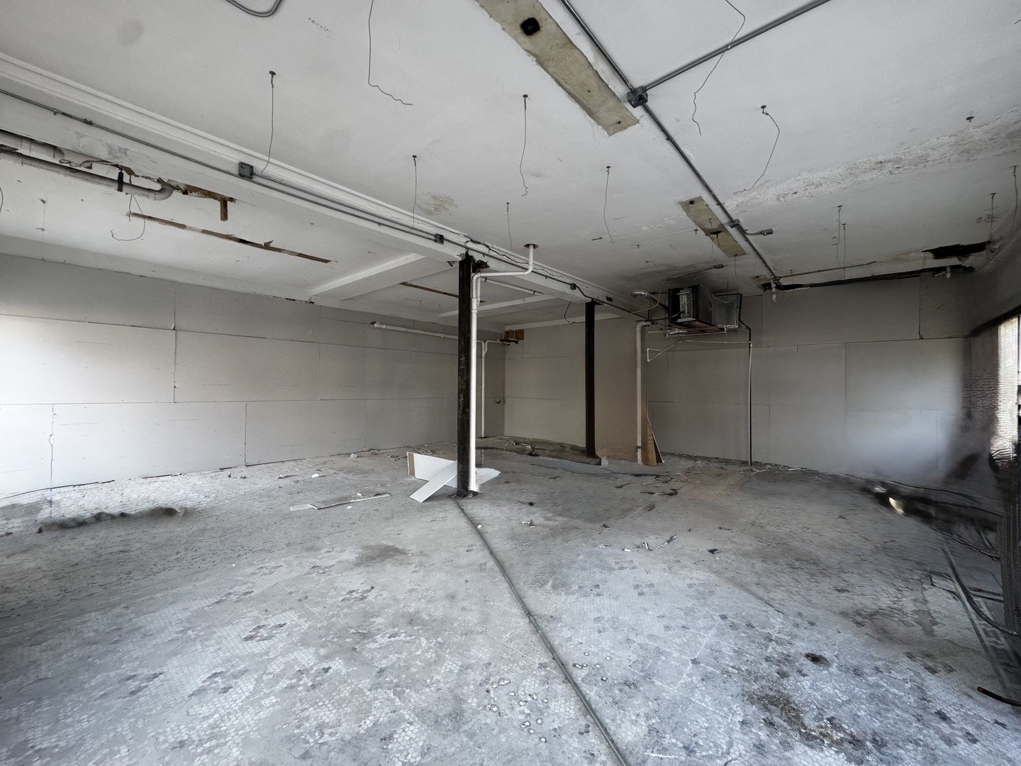 3256 N Pulaski Road Property Photo 3