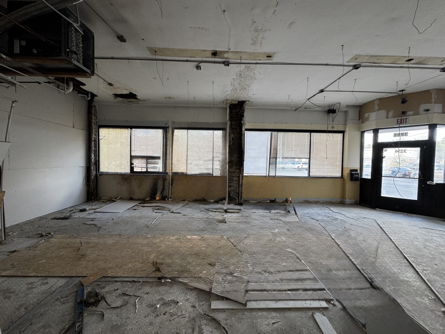 3256 N Pulaski Road Property Photo 4