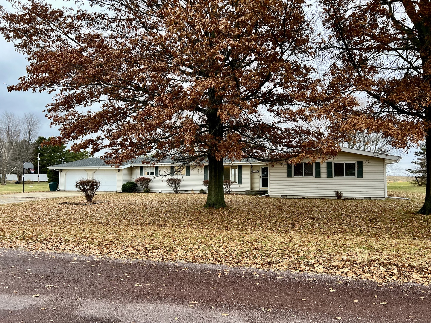 106 Lakeview Drive Property Photo 2