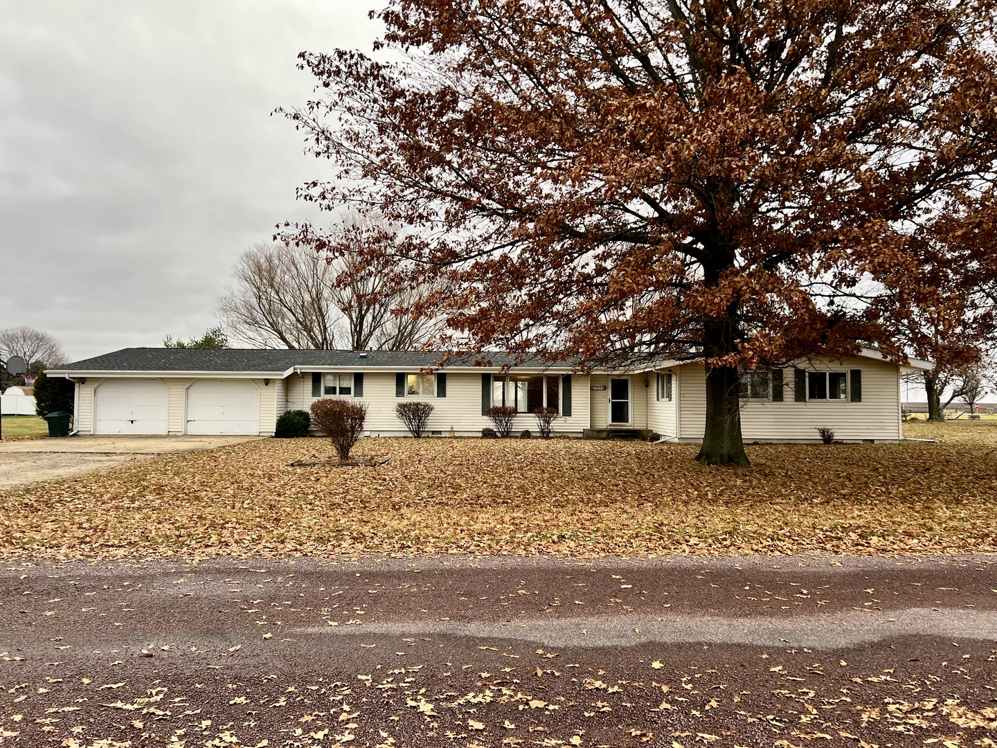106 Lakeview Drive Property Photo 3