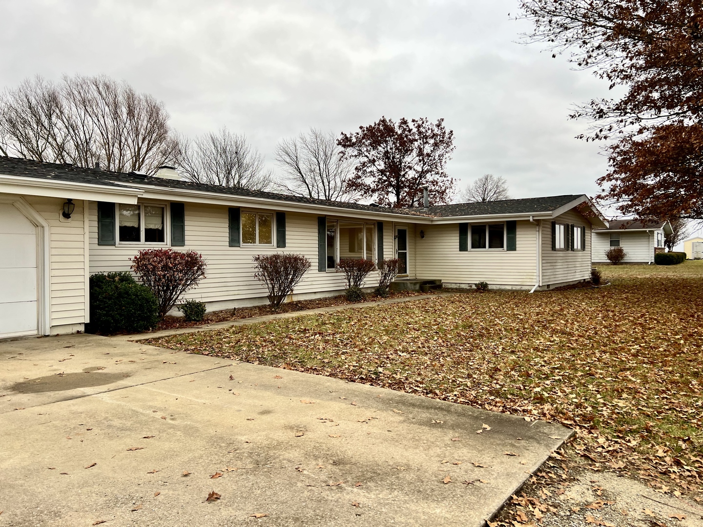 106 Lakeview Drive Property Photo 4
