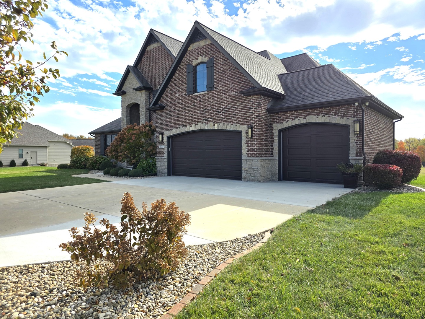 9667 Crossbow Drive Property Photo 3