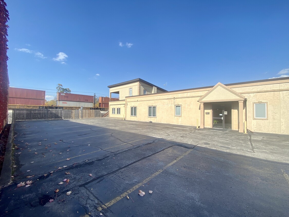 18220 Harwood Avenue Property Photo 3