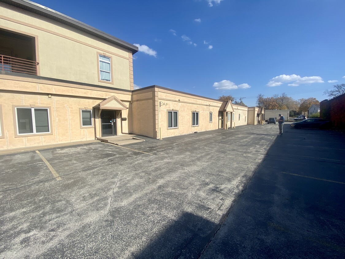 18220 Harwood Avenue Property Photo 4