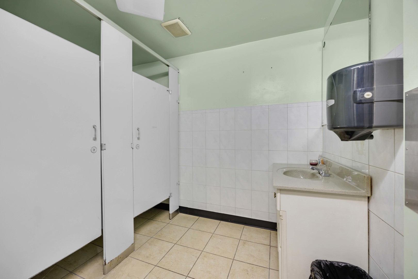 11610 S Western Avenue Property Photo 13