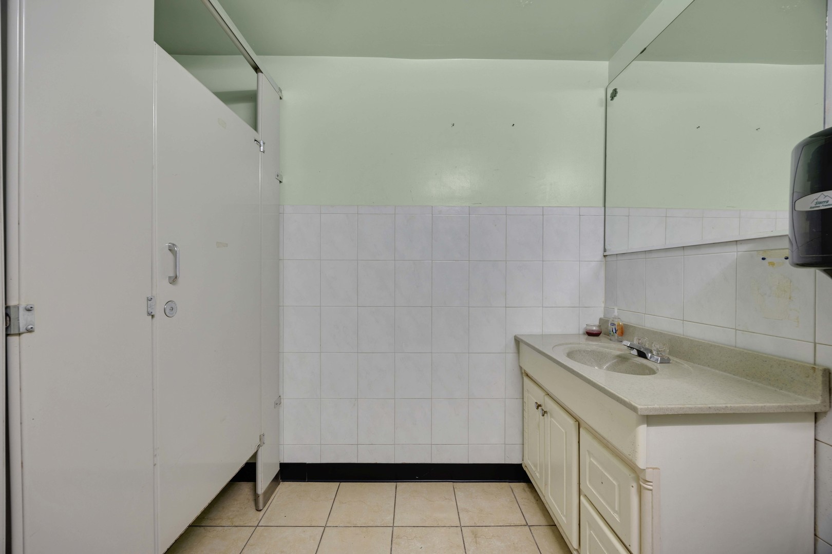 11610 S Western Avenue Property Photo 14