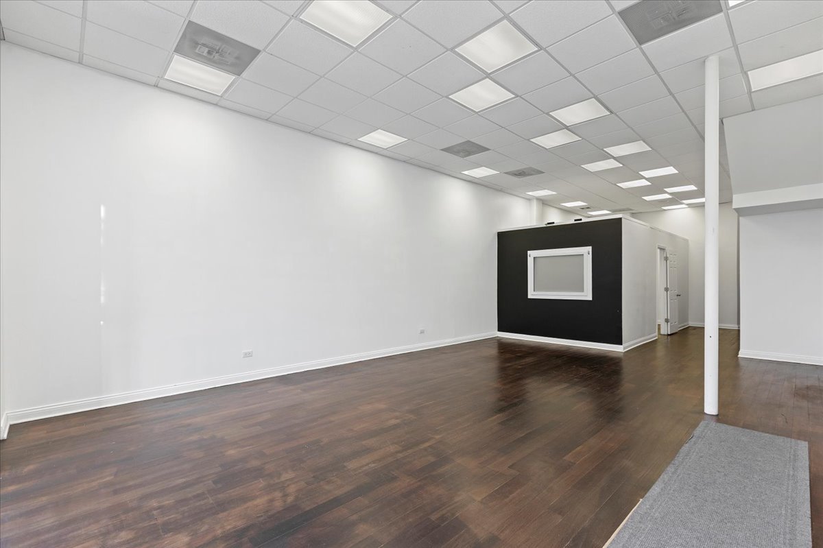 2142 W Chicago Avenue 1 Property Photo 3