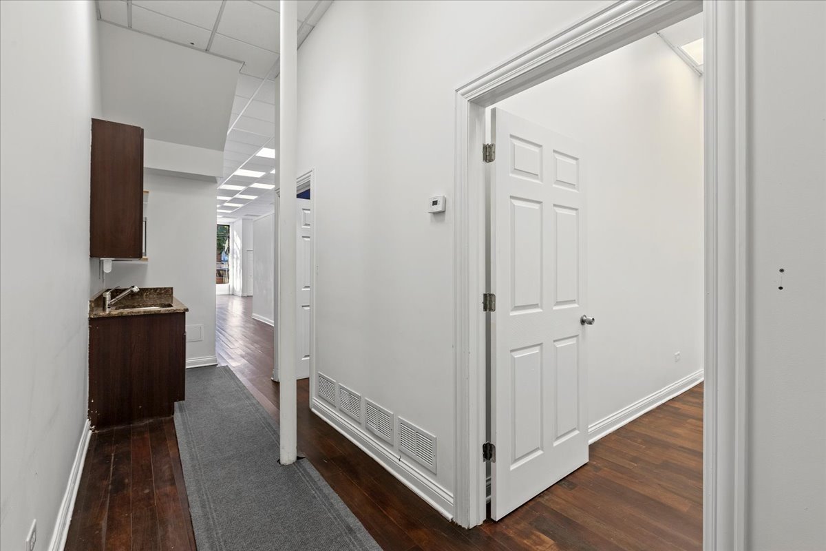 2142 W Chicago Avenue 1 Property Photo 8
