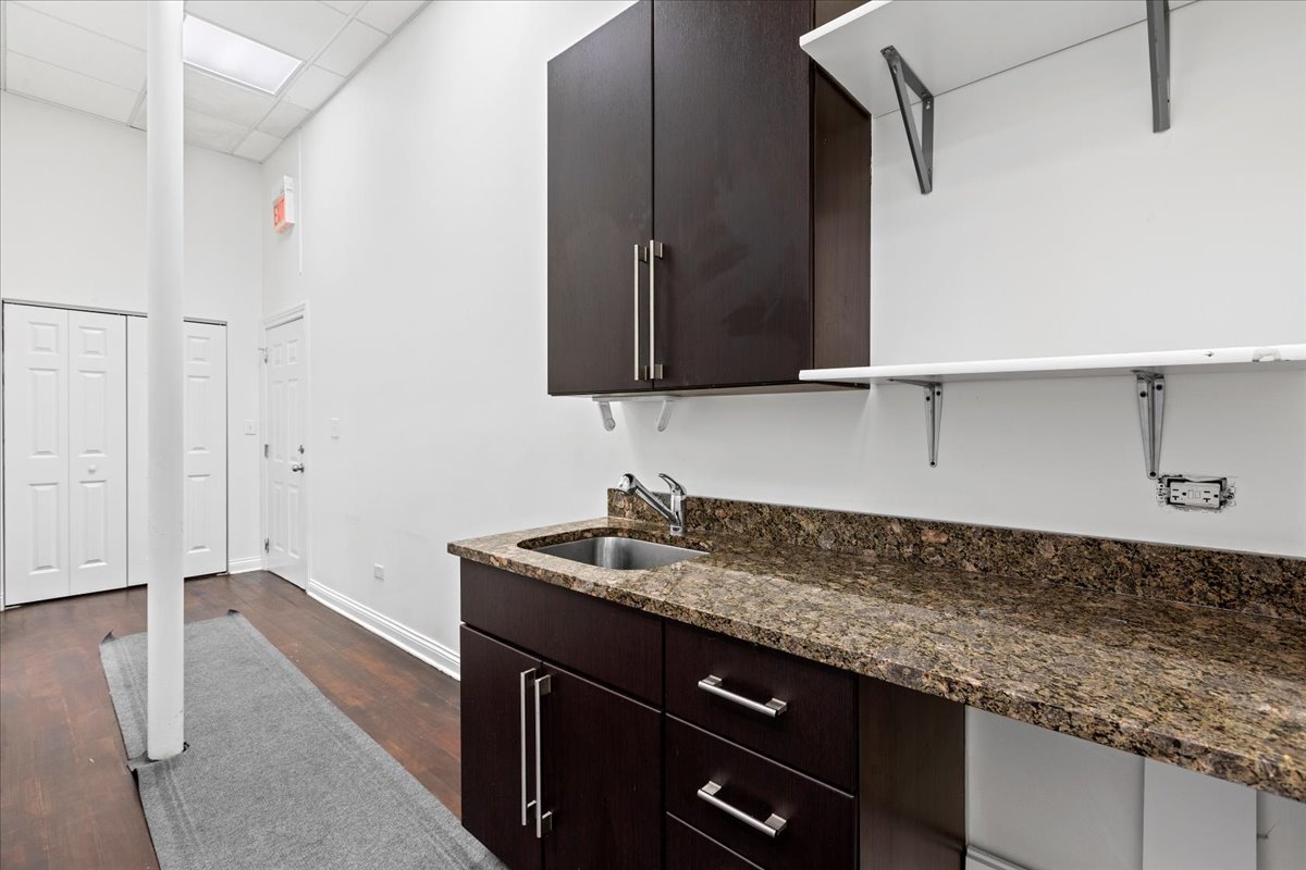 2142 W Chicago Avenue 1 Property Photo 10