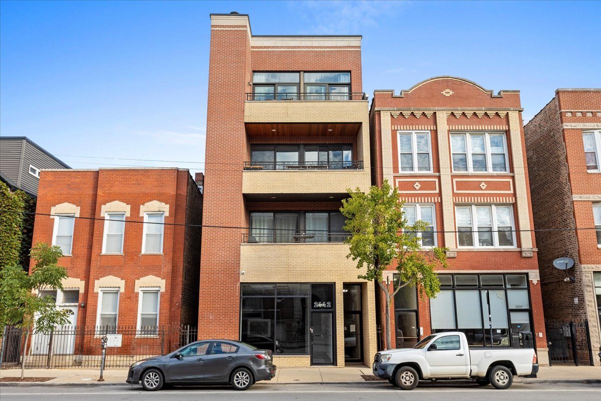 2142 W Chicago Avenue 1 Property Photo 11