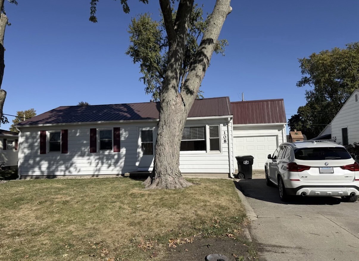 108 W Walnut Street Property Photo 1