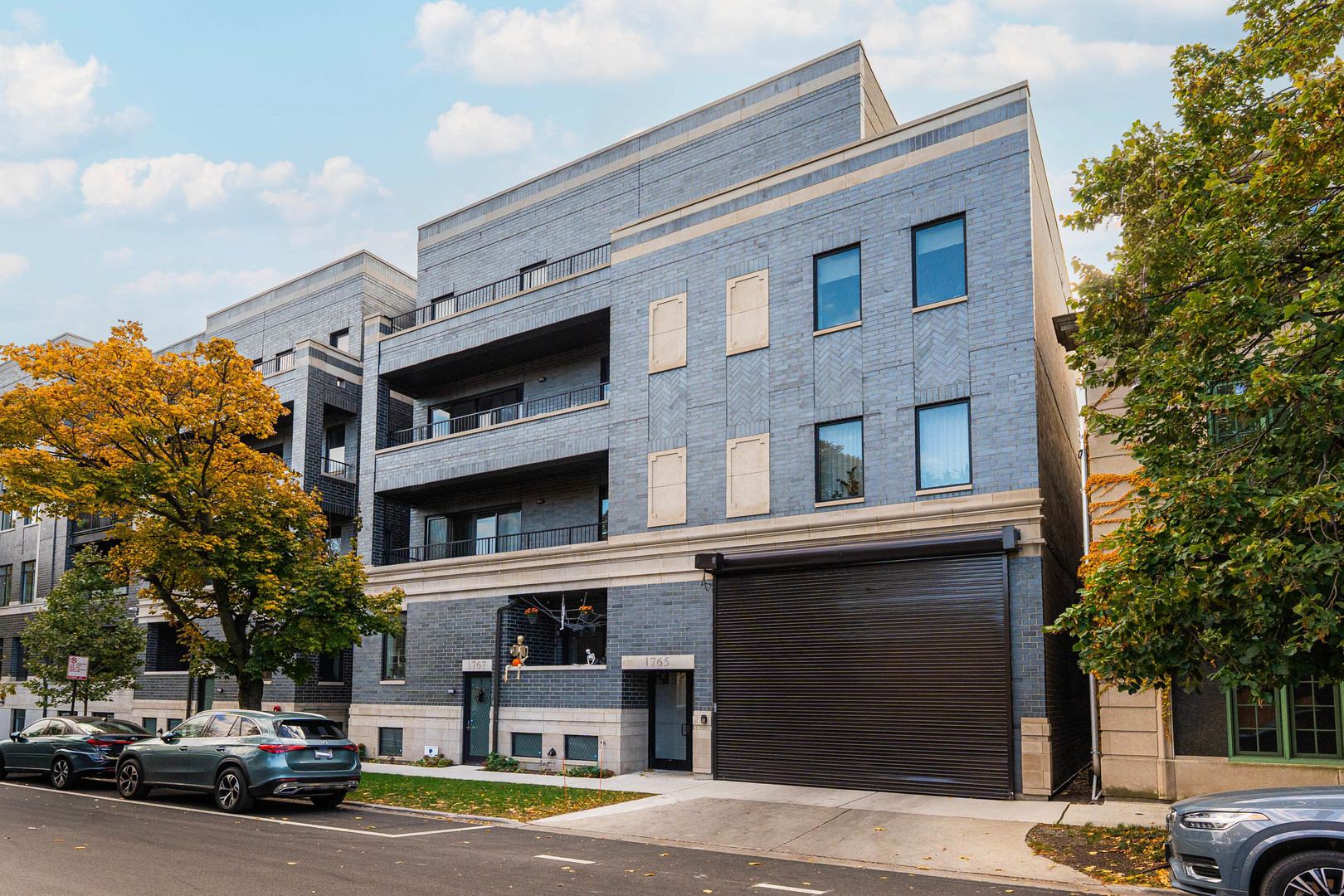 1767 W Rosehill Drive 304 Property Photo 1