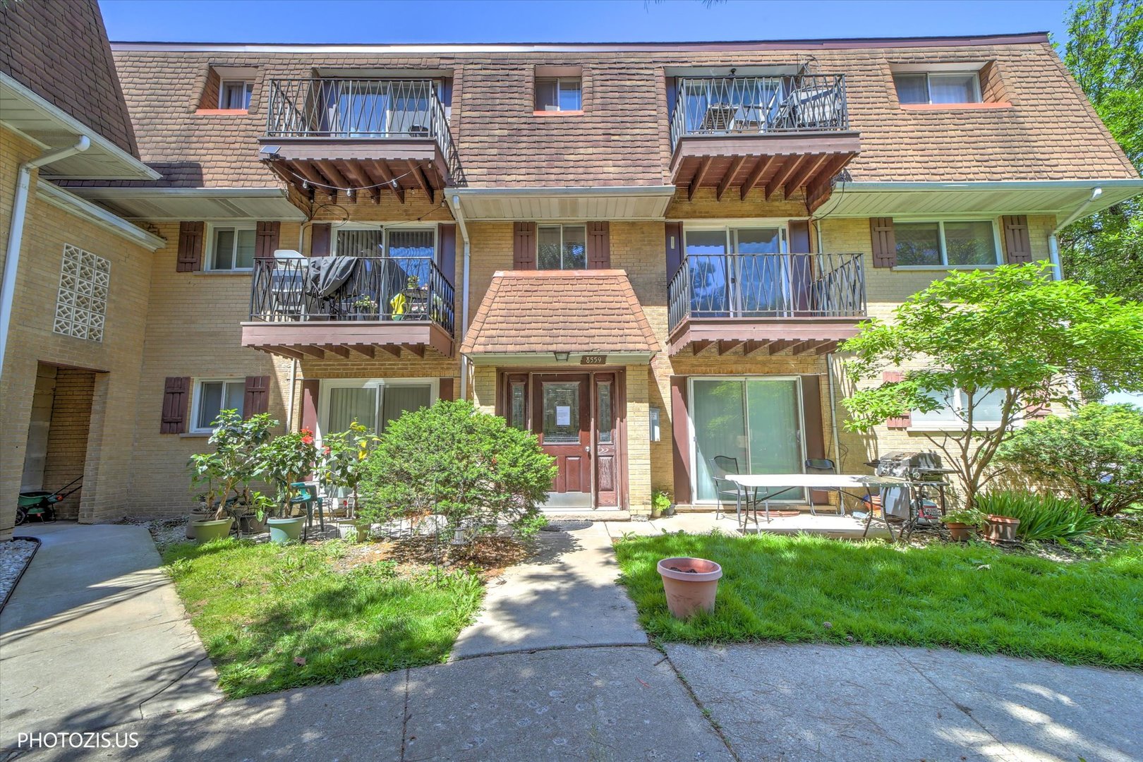 8559 W Rascher Avenue 2n Property Photo 1