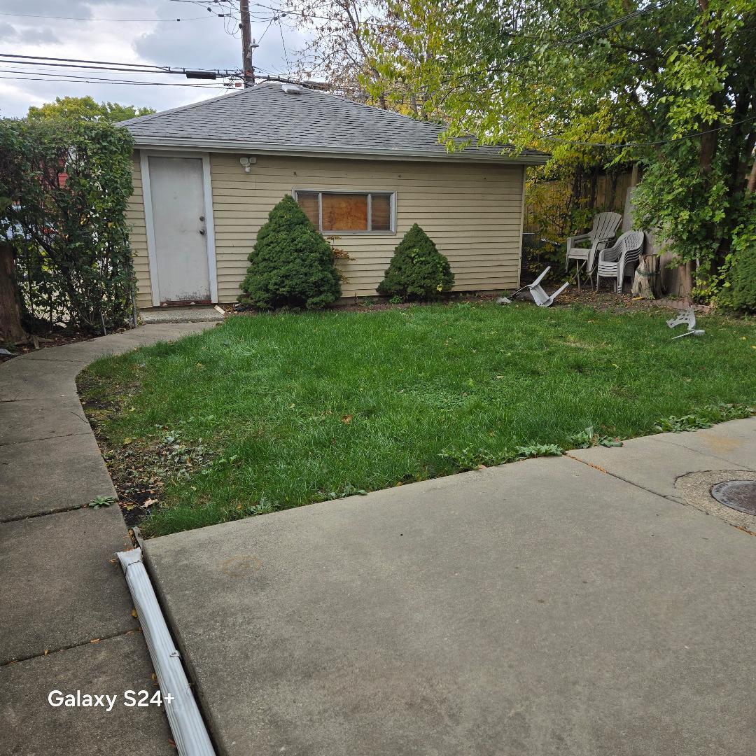 5600 N Mango Avenue Property Photo 5