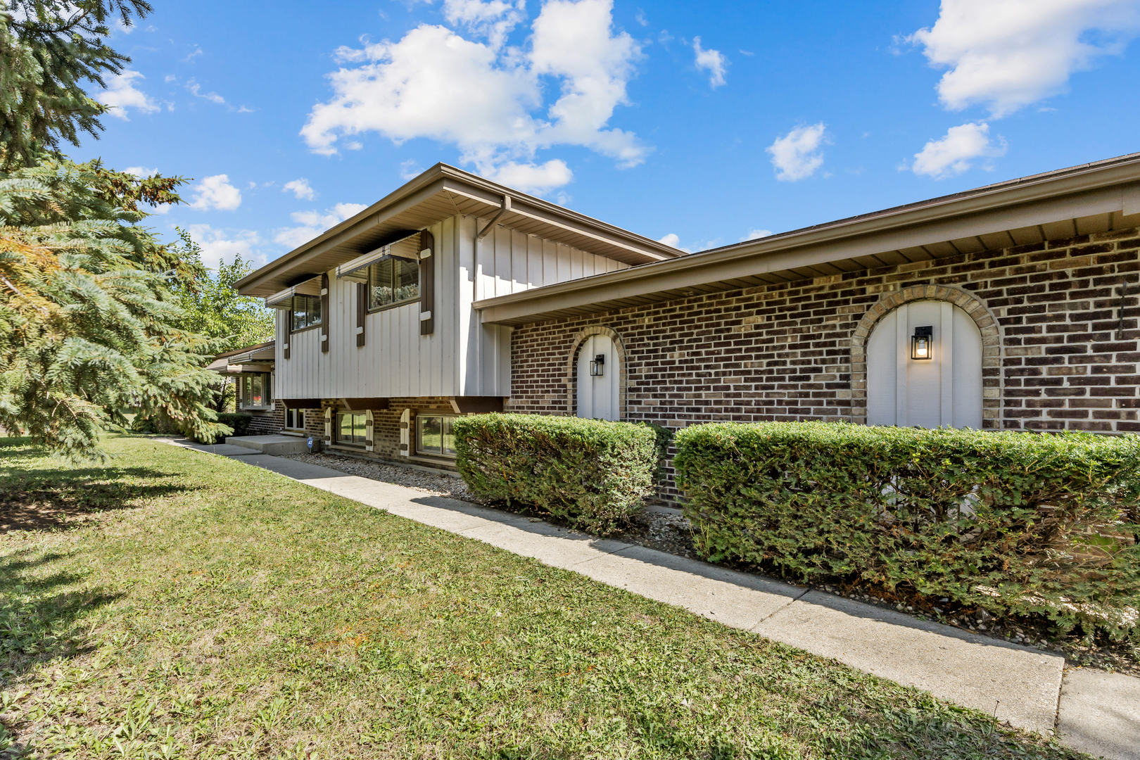 1750 W Woodland Avenue Property Photo 1