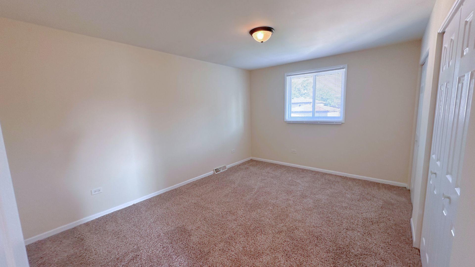 2316 E 207th Street Property Photo 6