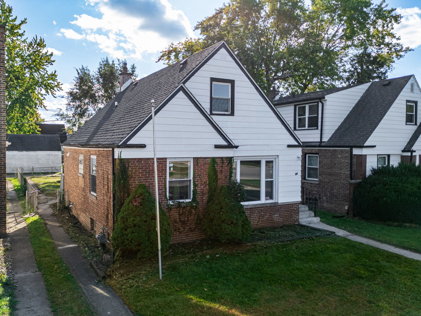 43 163rd Street Property Photo 1