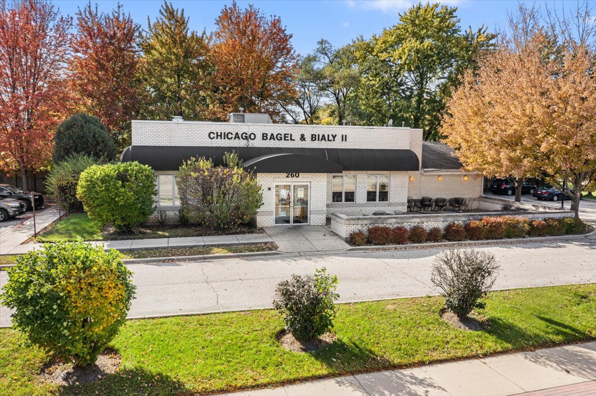 260 S Milwaukee Avenue Property Photo 4