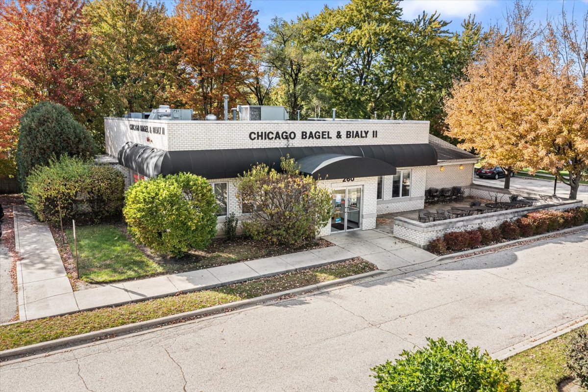 260 S Milwaukee Avenue Property Photo 6