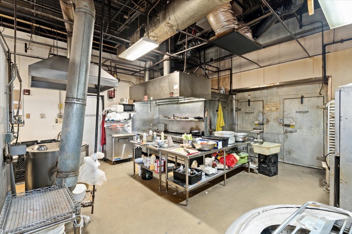 260 S Milwaukee Avenue Property Photo 49