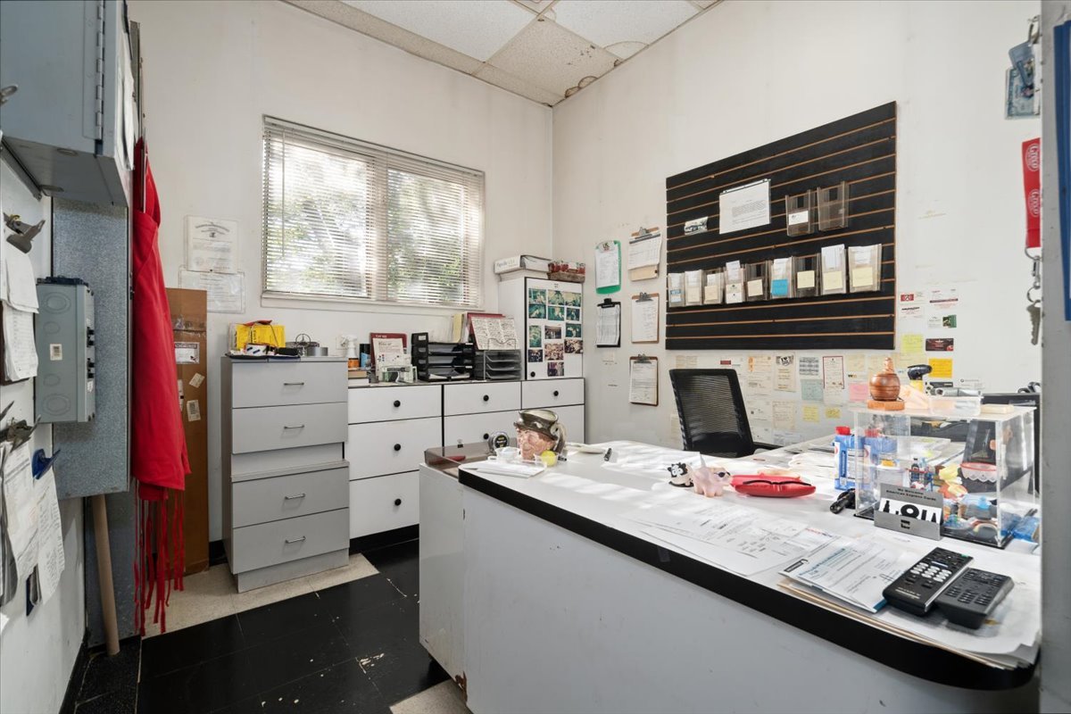260 S Milwaukee Avenue Property Photo 54
