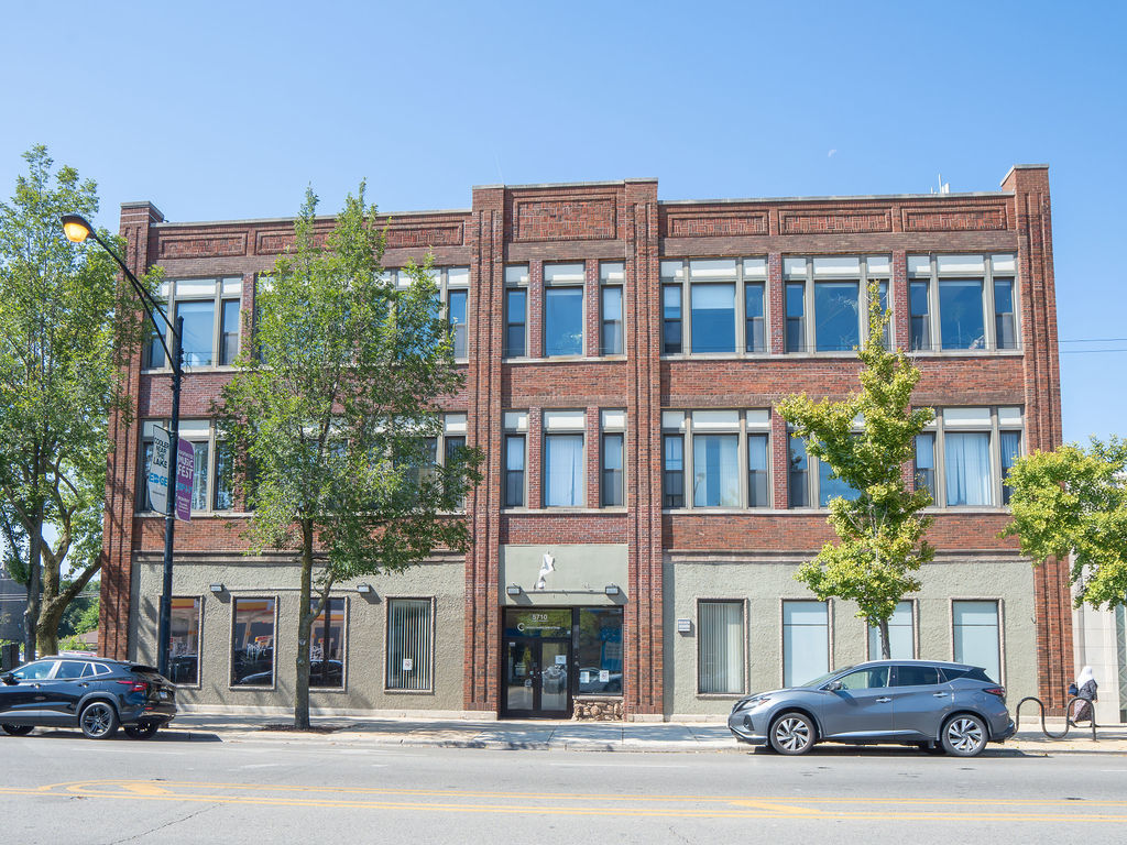 5710 N Broadway Street Property Photo 1