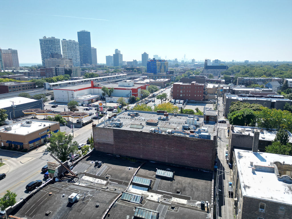 5710 N Broadway Street Property Photo 2
