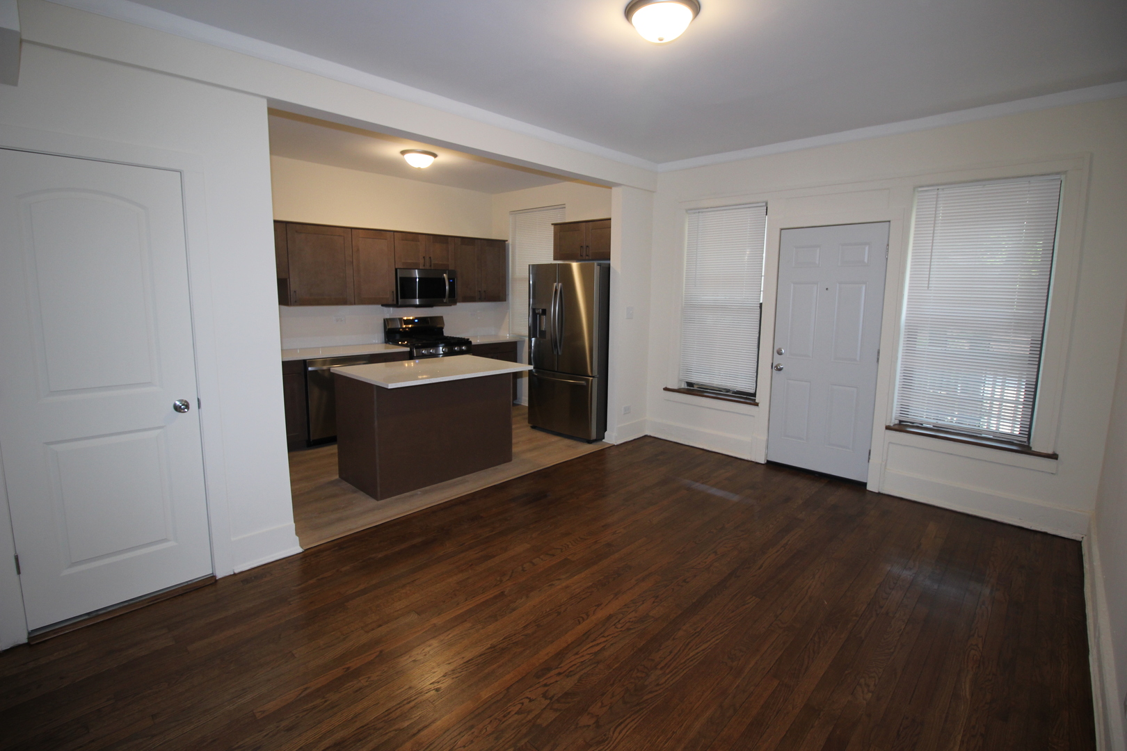 5200 S Woodlawn Avenue Property Photo 7