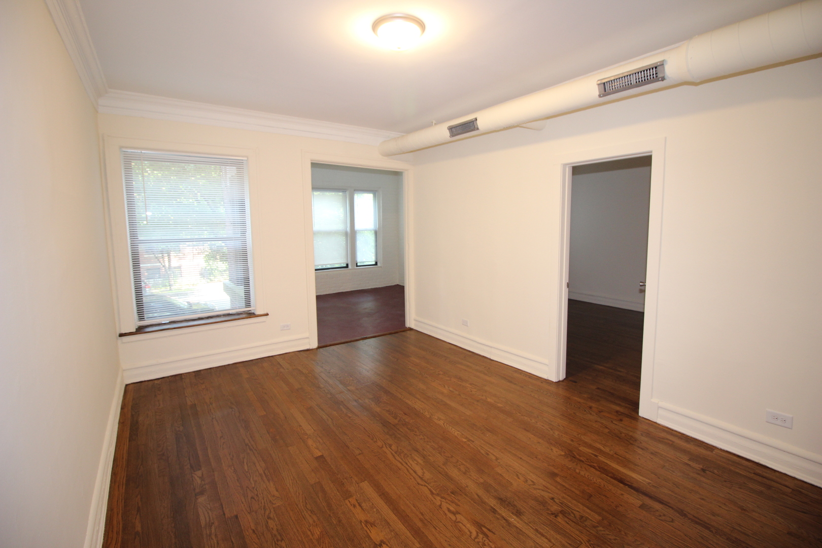 5200 S Woodlawn Avenue Property Photo 8