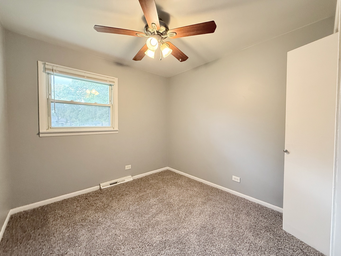 930 Coach Road Property Photo 6