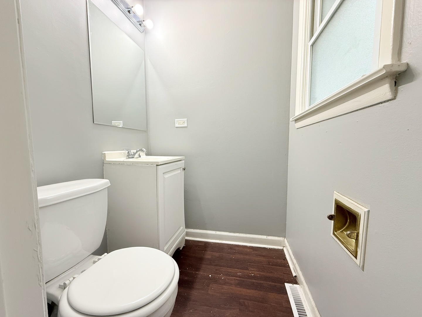 930 Coach Road Property Photo 12