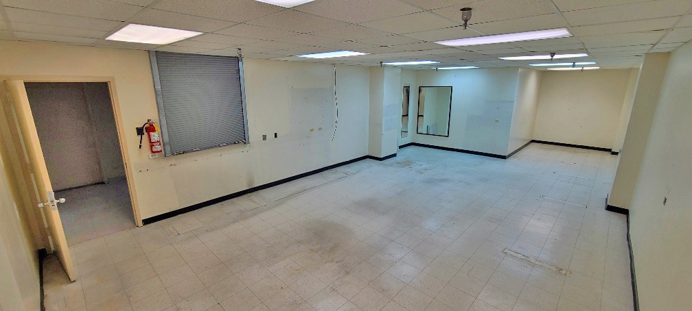1122 N Clark Street Property Photo 2
