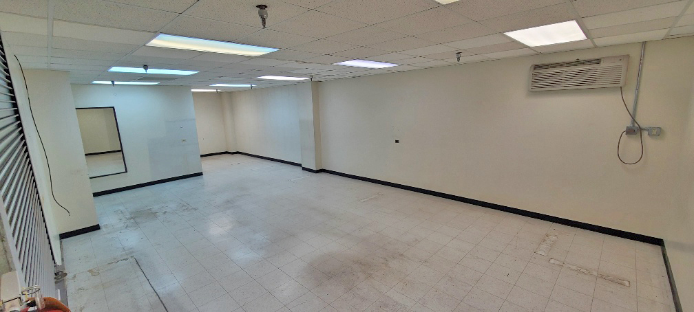 1122 N Clark Street Property Photo 3