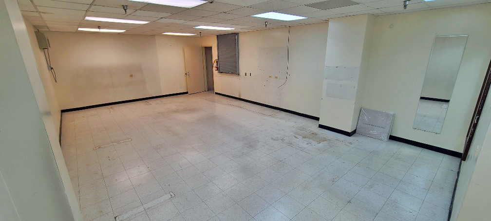 1122 N Clark Street Property Photo 4
