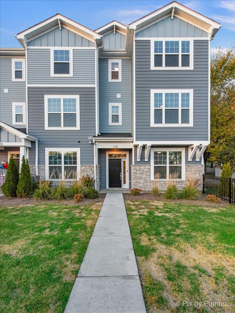 128 E Main Street Property Photo 1