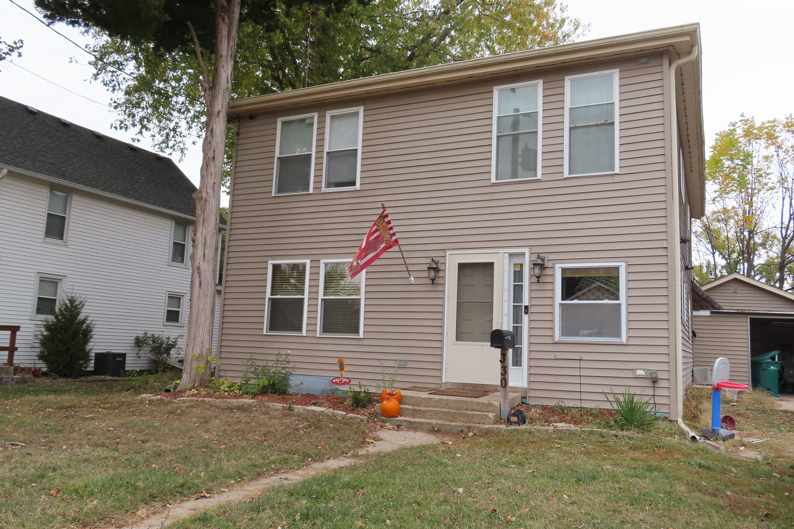 330 Illinois Street Property Photo 1