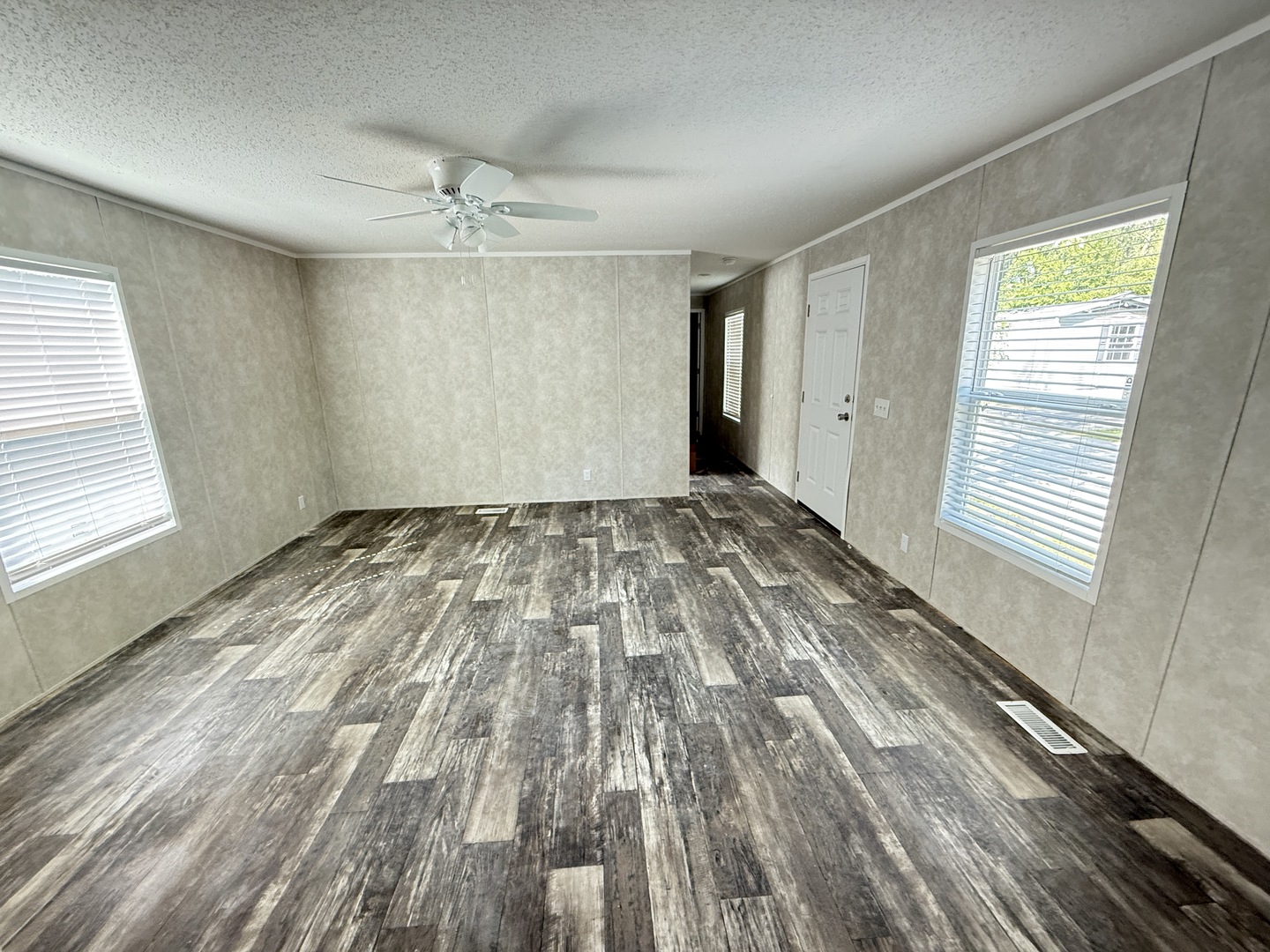1712 S Dixie Highway 213 Property Photo 9