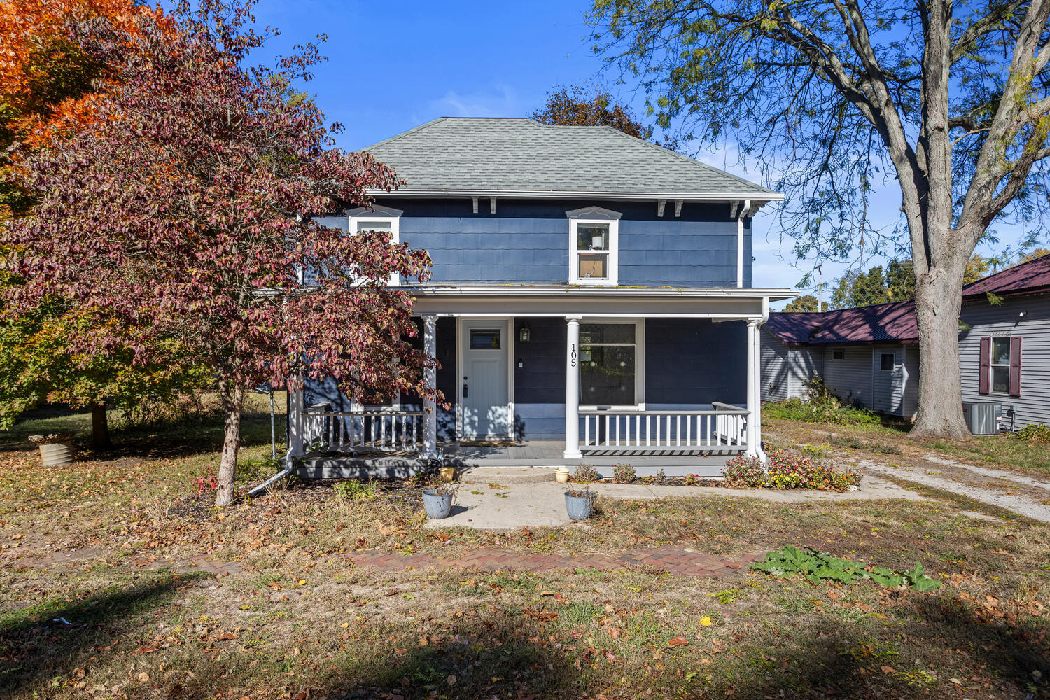 105 E Illinois Street Property Photo 1