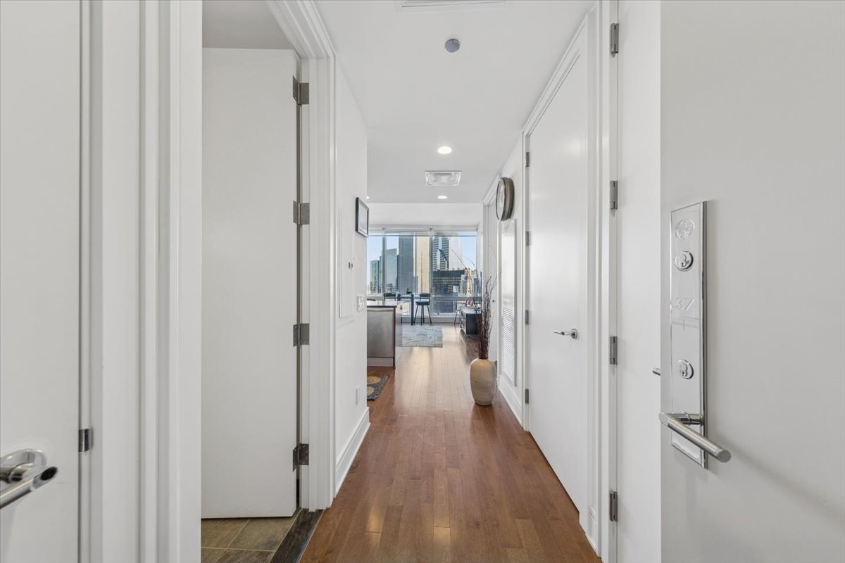 401 N Wabash Avenue 37i Property Photo 3