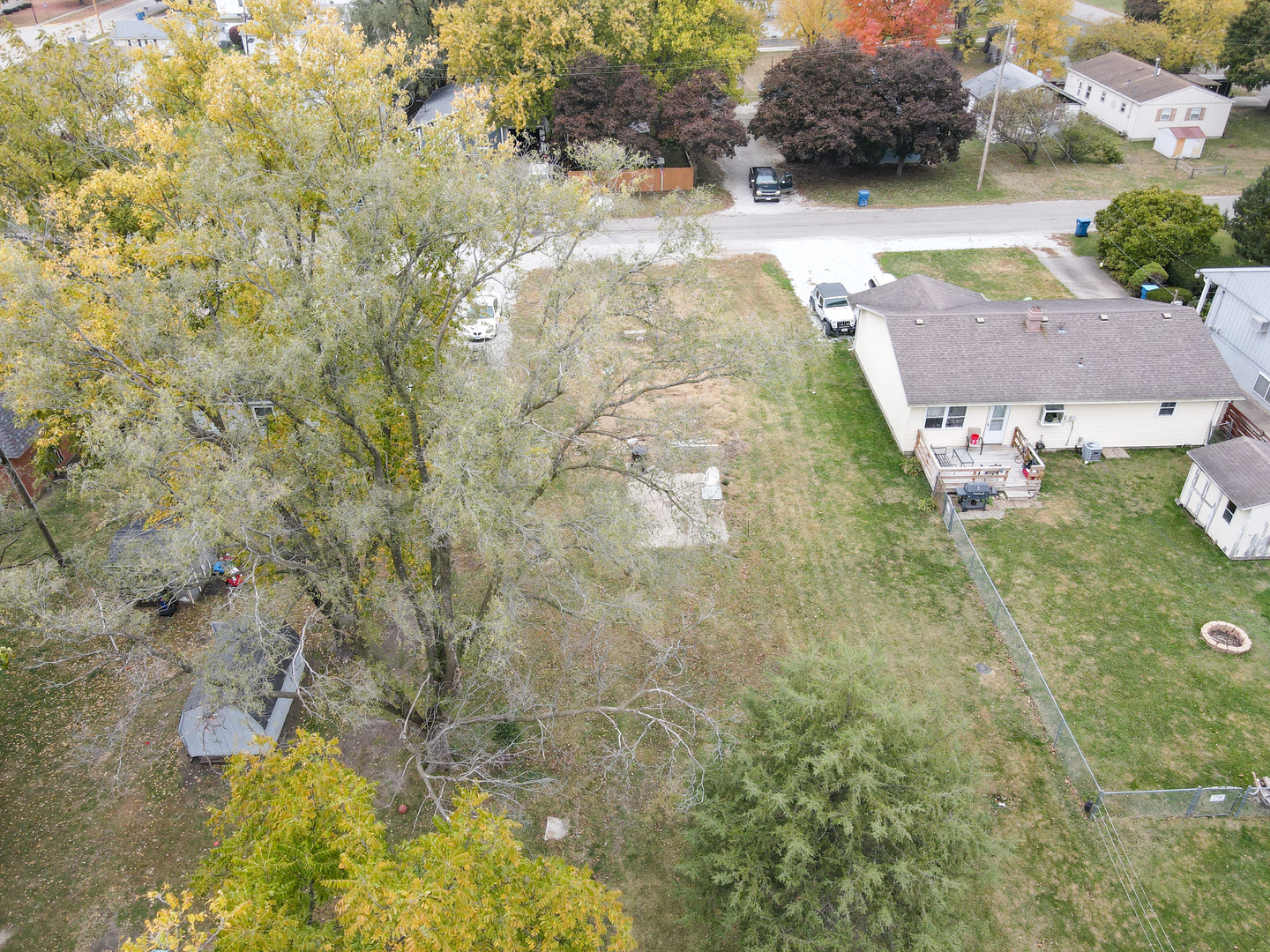 611 W Elm Street Property Photo 4