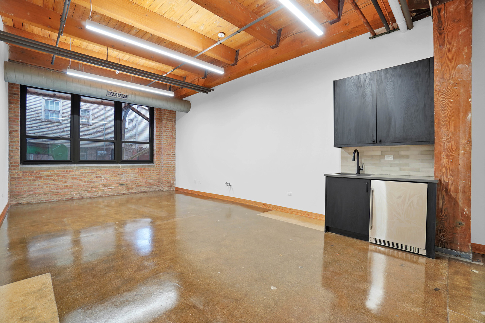 1806 W Cuyler Avenue 107 Property Photo 2
