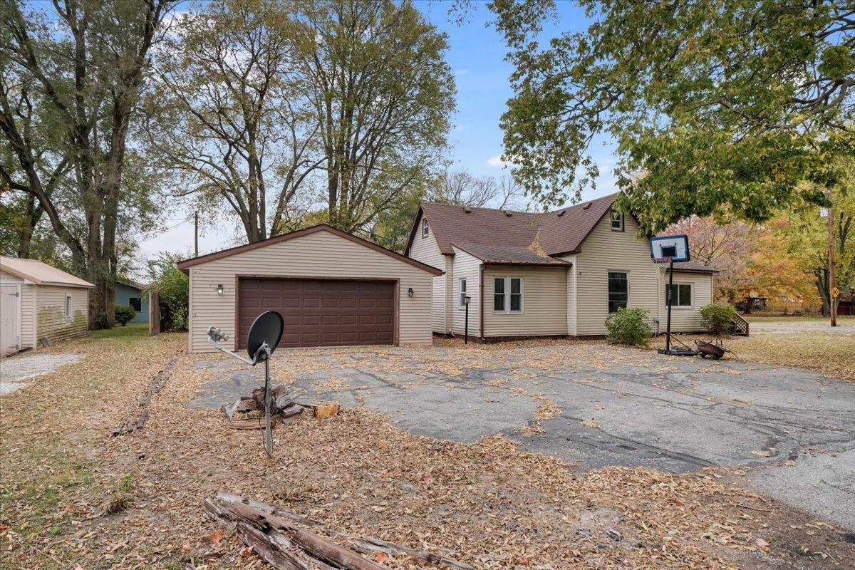 819 E Center Street Property Photo 1