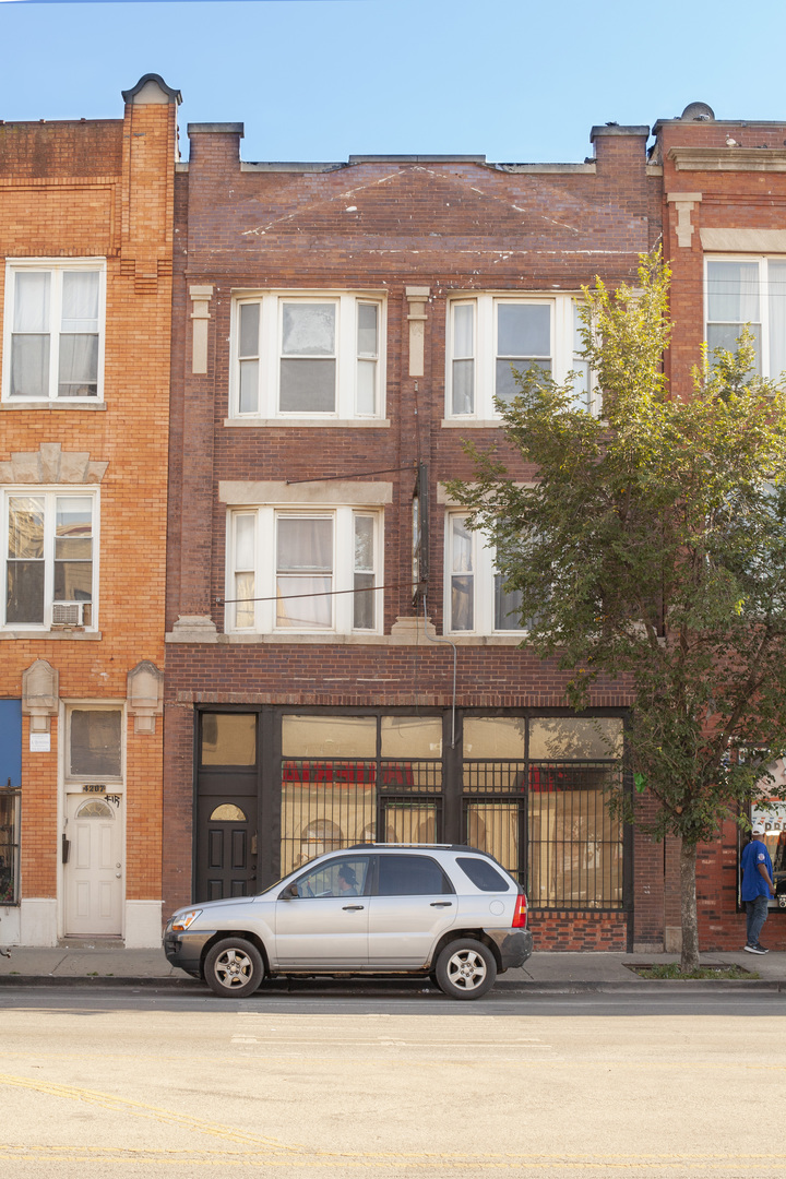 4209 W North Avenue Property Photo 1