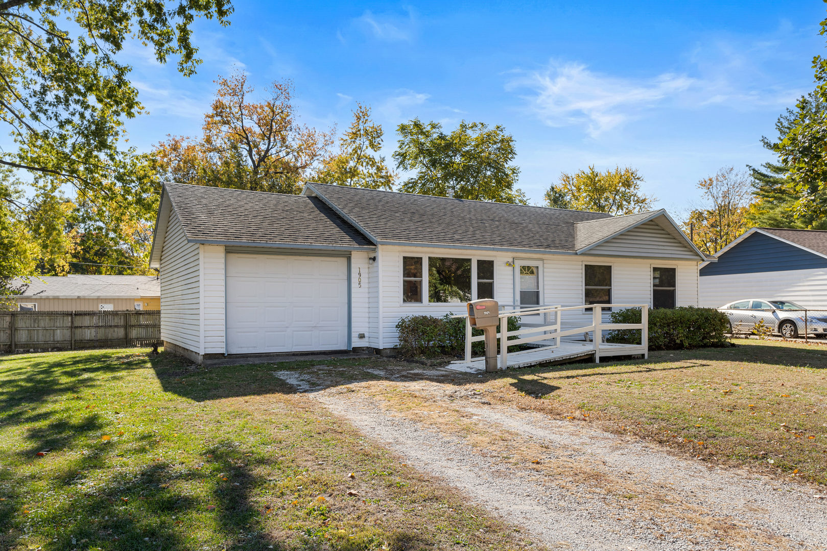 1905 Rainbow View Property Photo 1