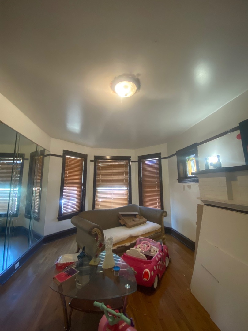 3903 W Monroe Street Property Photo 2